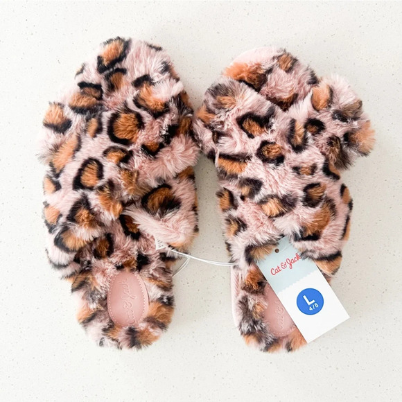 Adorable Cat & Jack Girls Brooklyn Pink Leopard Slippers - A Perfect Gift! - Picture 3 of 6